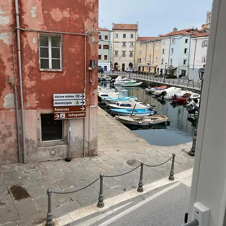 Al Fronte Mare Suites Apartments Muggia Exterior photo