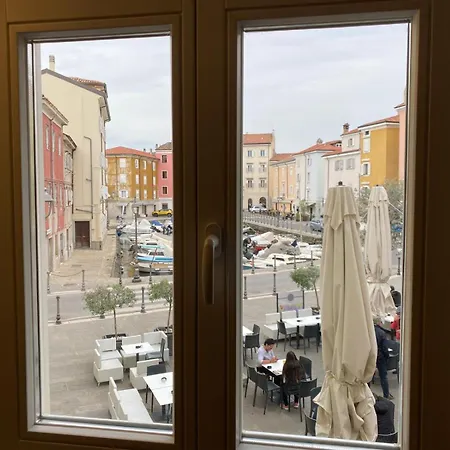 Al Fronte Mare Suites Apartments Muggia Exterior photo