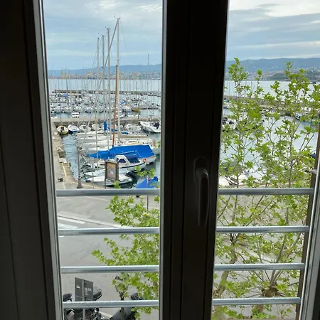 Al Fronte Mare Suites Apartments Muggia Exterior photo