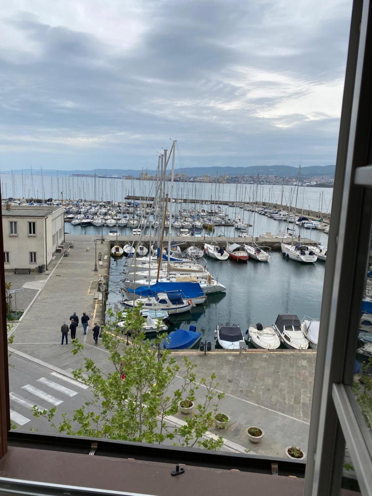 Al Fronte Mare Apartment